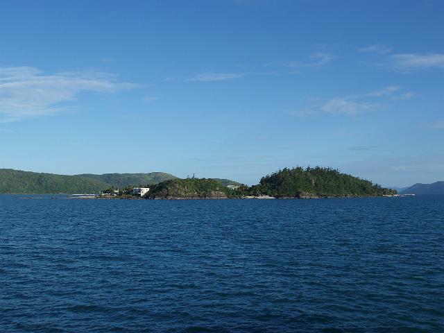 daydream island in the foreground with whitsunday island to the rear, queensland, australia