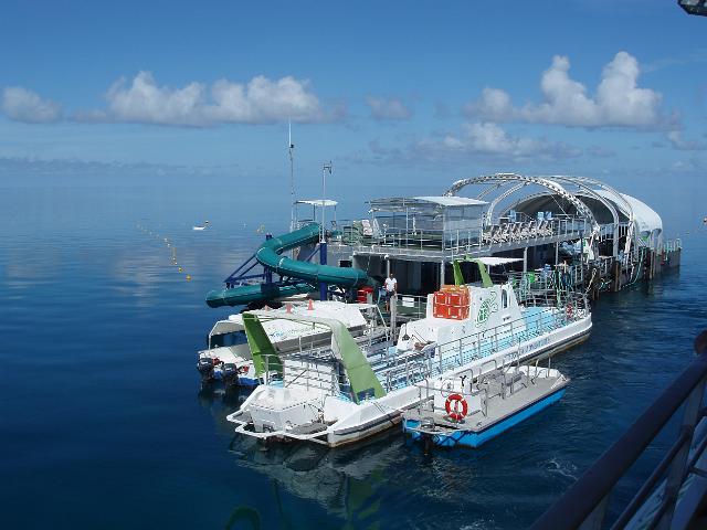 diving and snorkel pontoon at knuckle reef