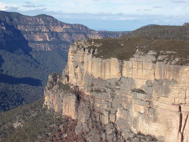 a view of the cliffs on the side of the grose valley, blue mountains national park