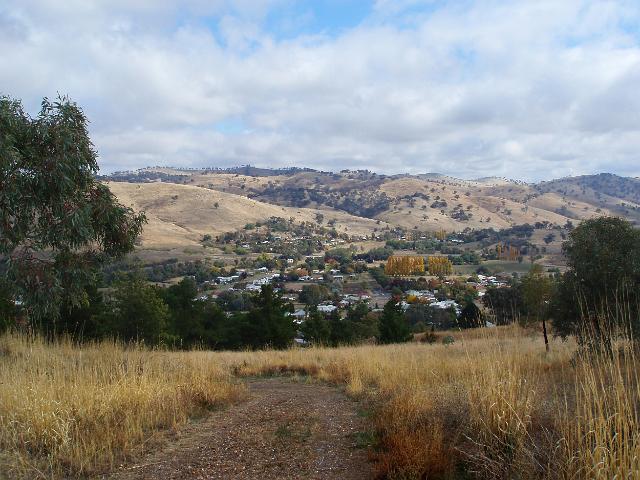 a view of the new south wales country town of Gundagai