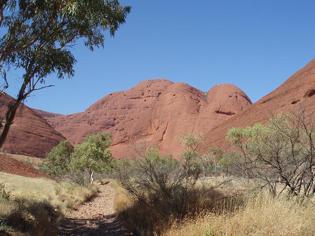 views on the valley of the winds scenic walking path, kata tjuta