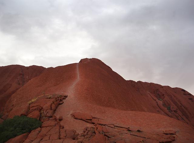 narrow rock track at the start of the climb to the top of uluru