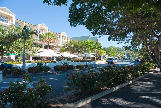 the airlie esplanade, a popular street for diners on the waterfront at airlie beach